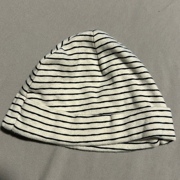 Newborn hat and footie pants set - Picture 3 of 3